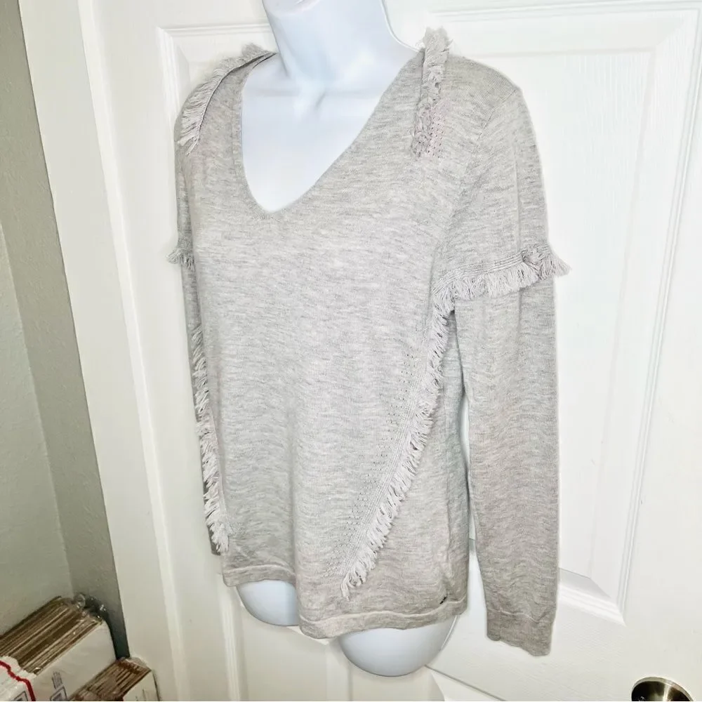 One Grey Day Long Sleeve VNeck Fringe Trim Wool Blend Sweater Lightweight Gray M